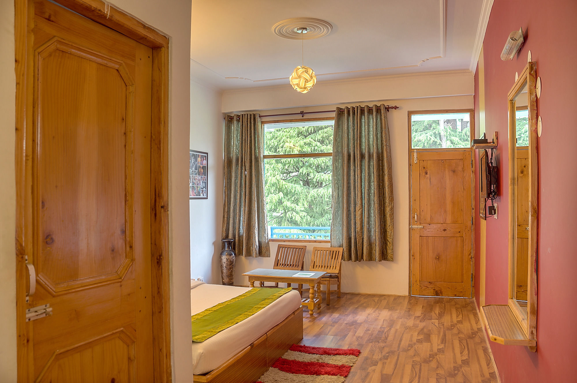 Treebo Trend Celebriti Manali Hotel Vashist Ngoại thất bức ảnh