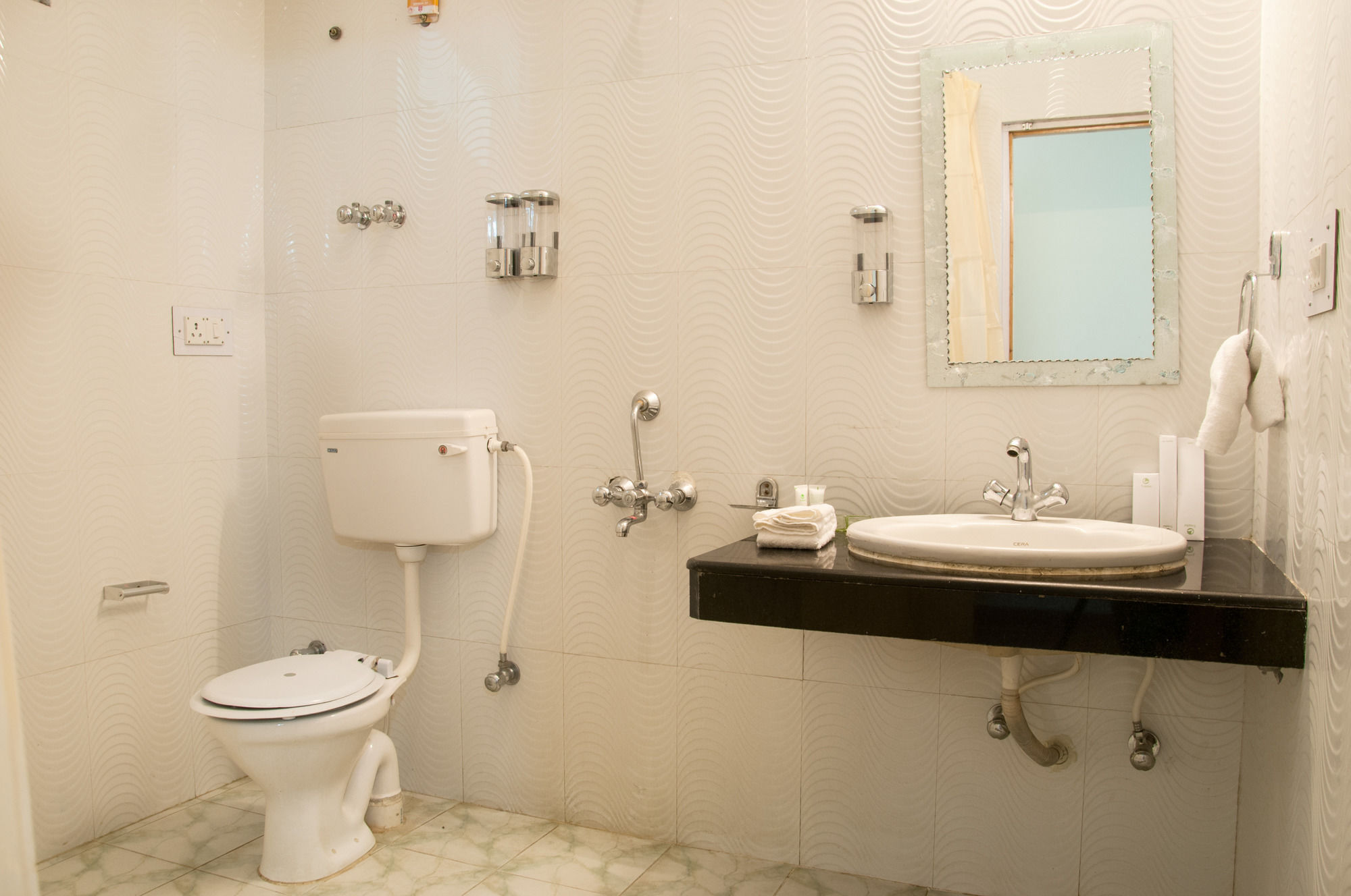 Treebo Trend Celebriti Manali Hotel Vashist Ngoại thất bức ảnh
