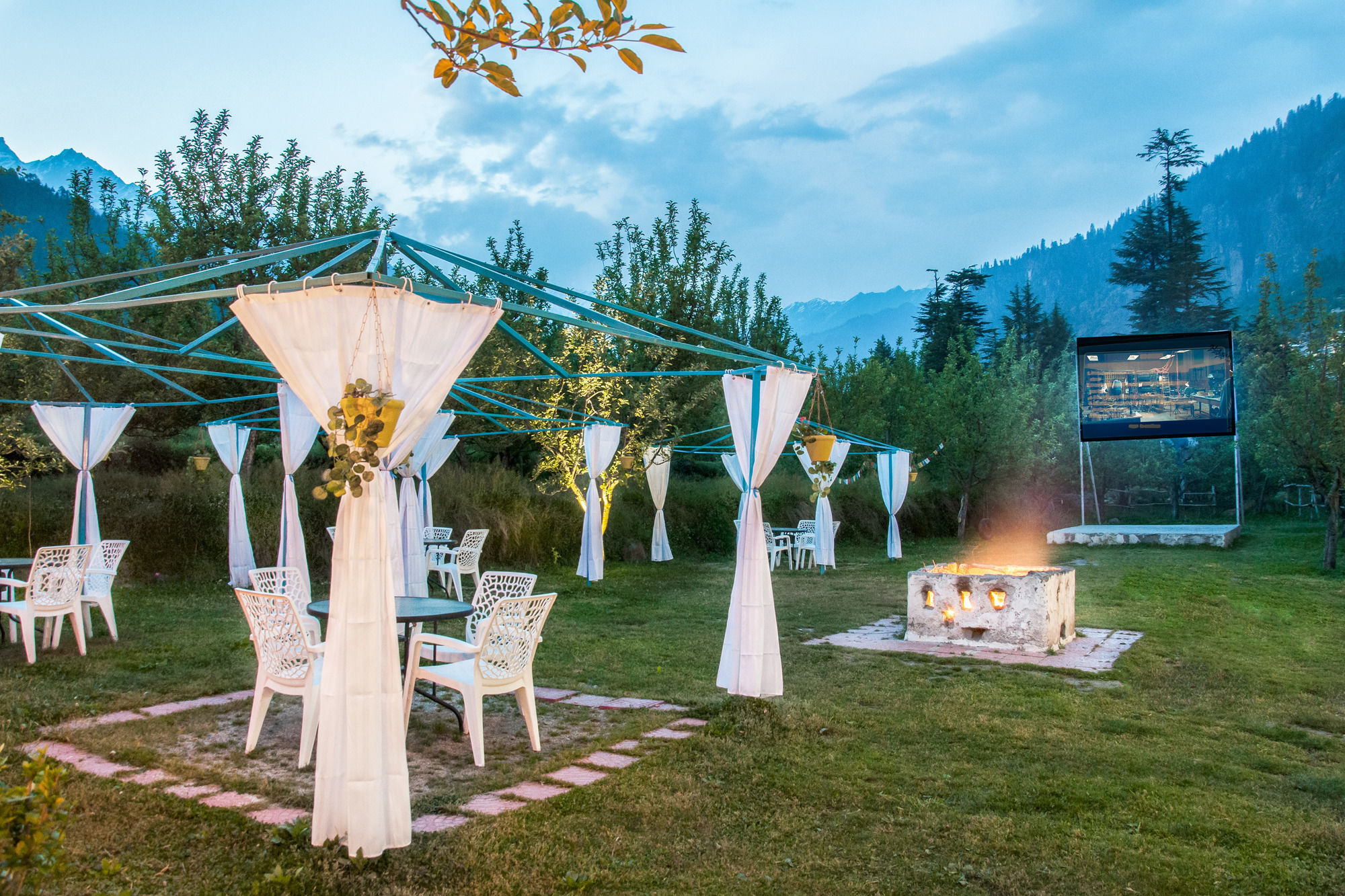 Treebo Trend Celebriti Manali Hotel Vashist Ngoại thất bức ảnh